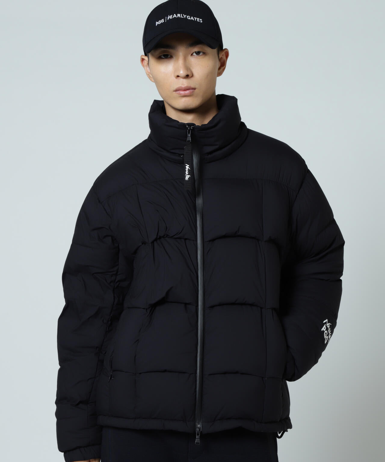 【PGG】【直営店舗&公式オンライン限定】NANGA×PGG Nyメカニカルストレッチダウンフーディブルゾン (MENS)