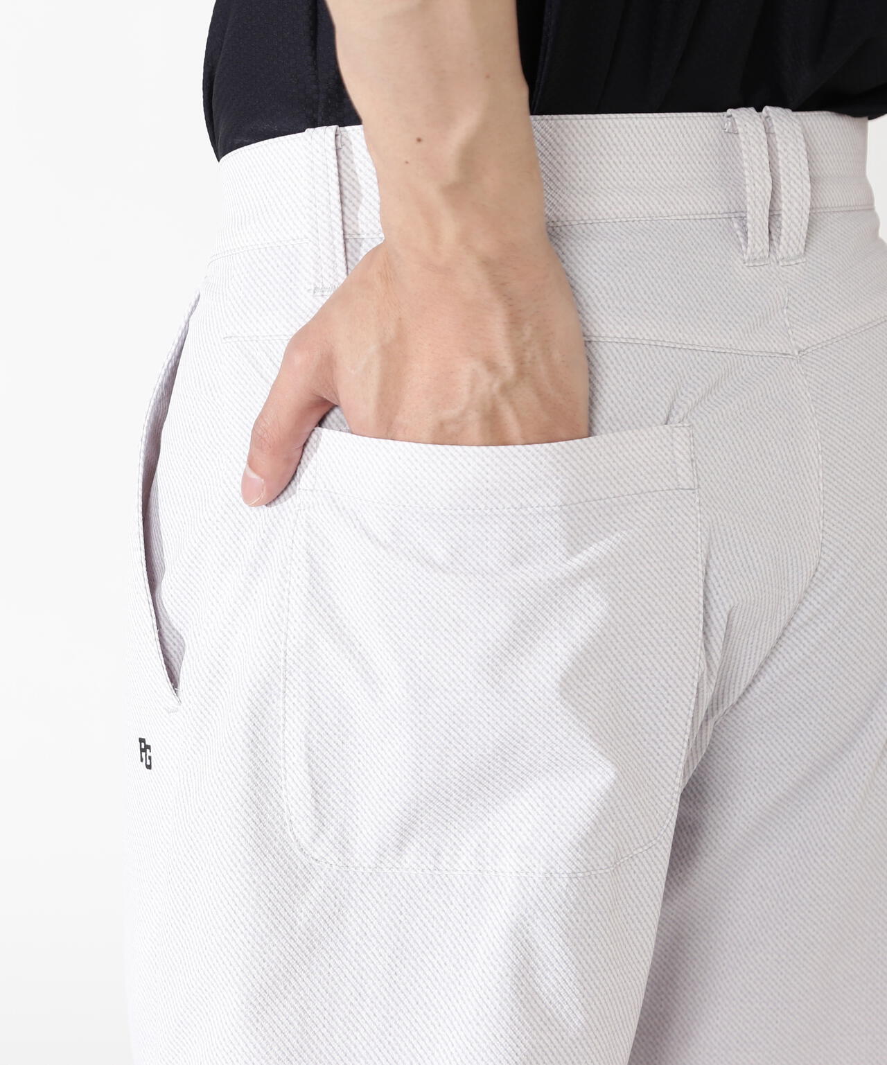 H:182cm/C:93/W:77/H:91 着用サイズ:5