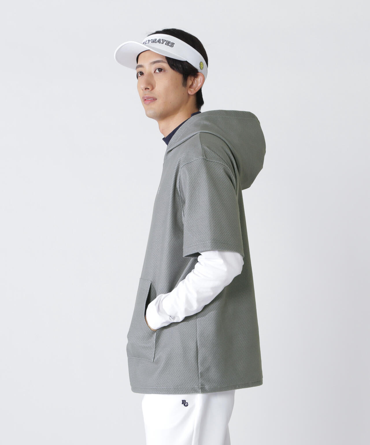 ストレッチフリーストップス <ロゴ総柄>