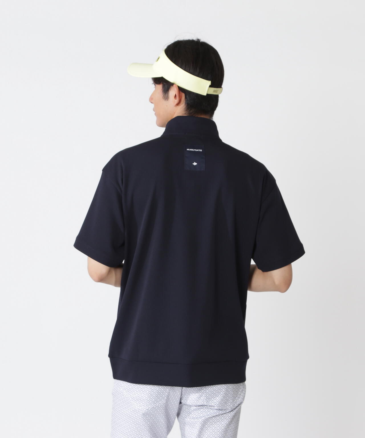 H:182cm/C:93/W:77/H:91 着用サイズ:5