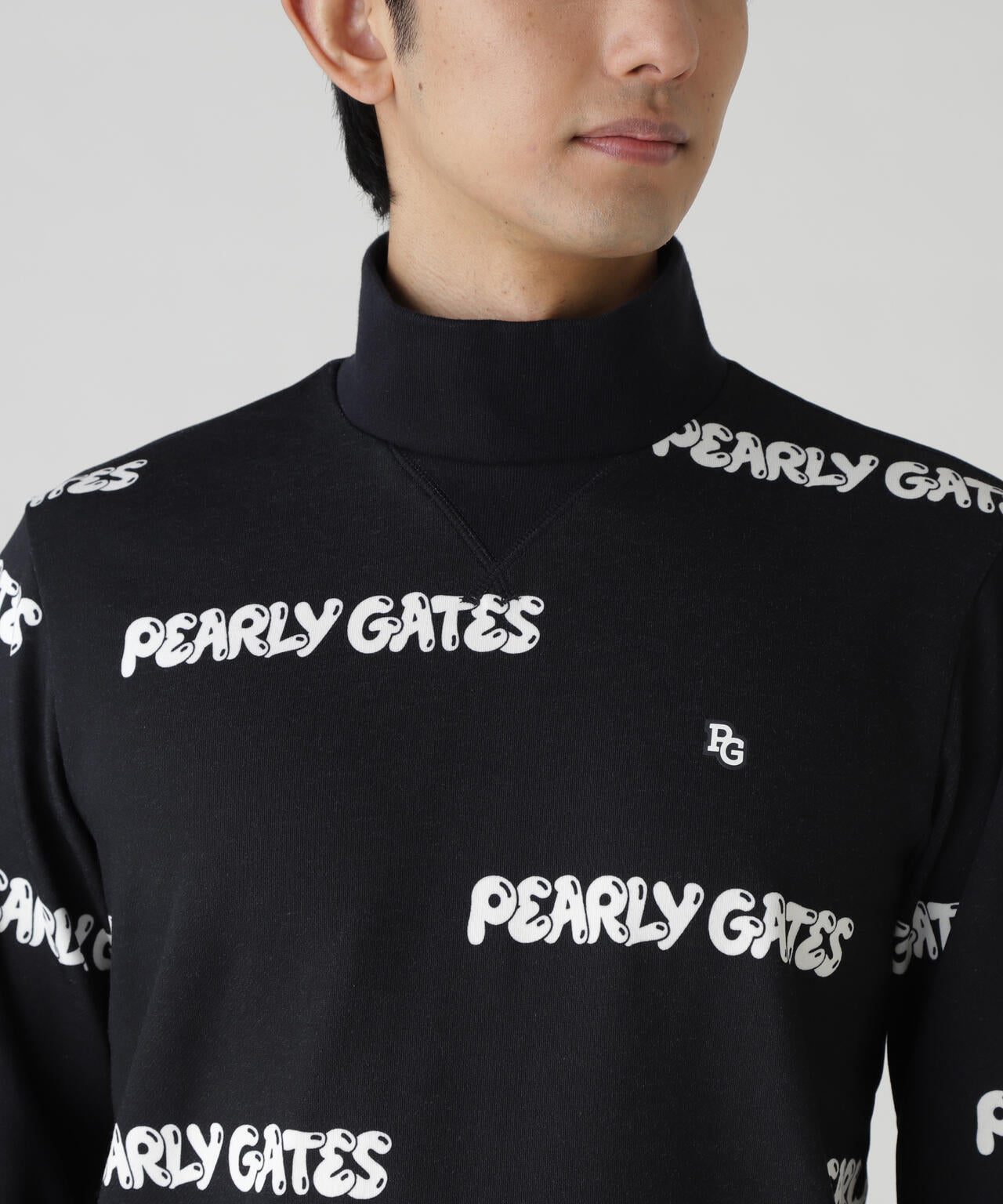 Cソロナ裏毛長袖ハイネックカットソー <ぷっくりロゴ柄>