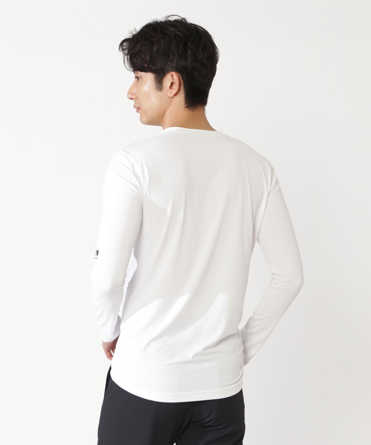H:182cm/C:93/W:77/H:91 着用サイズ:5