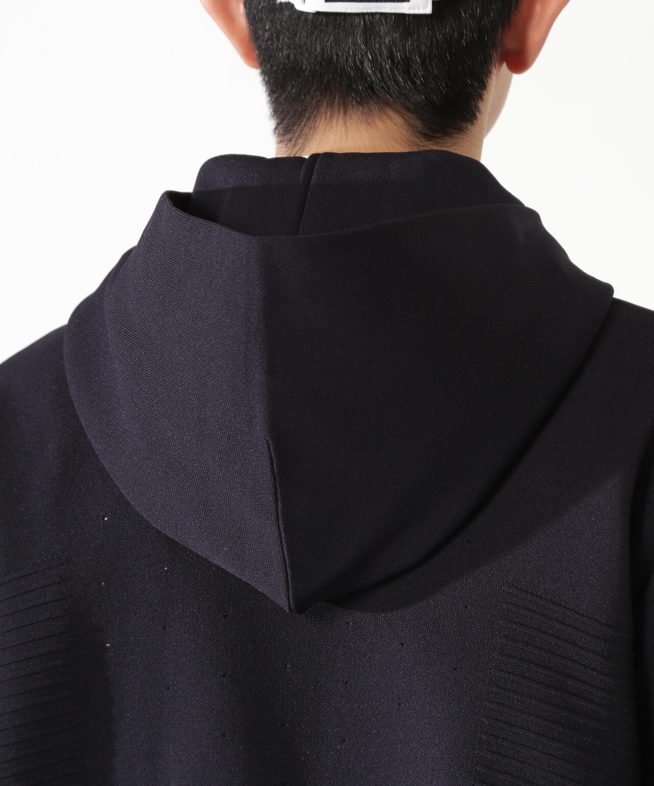 H:182cm/C:93/W:77/H:91 着用サイズ:5
