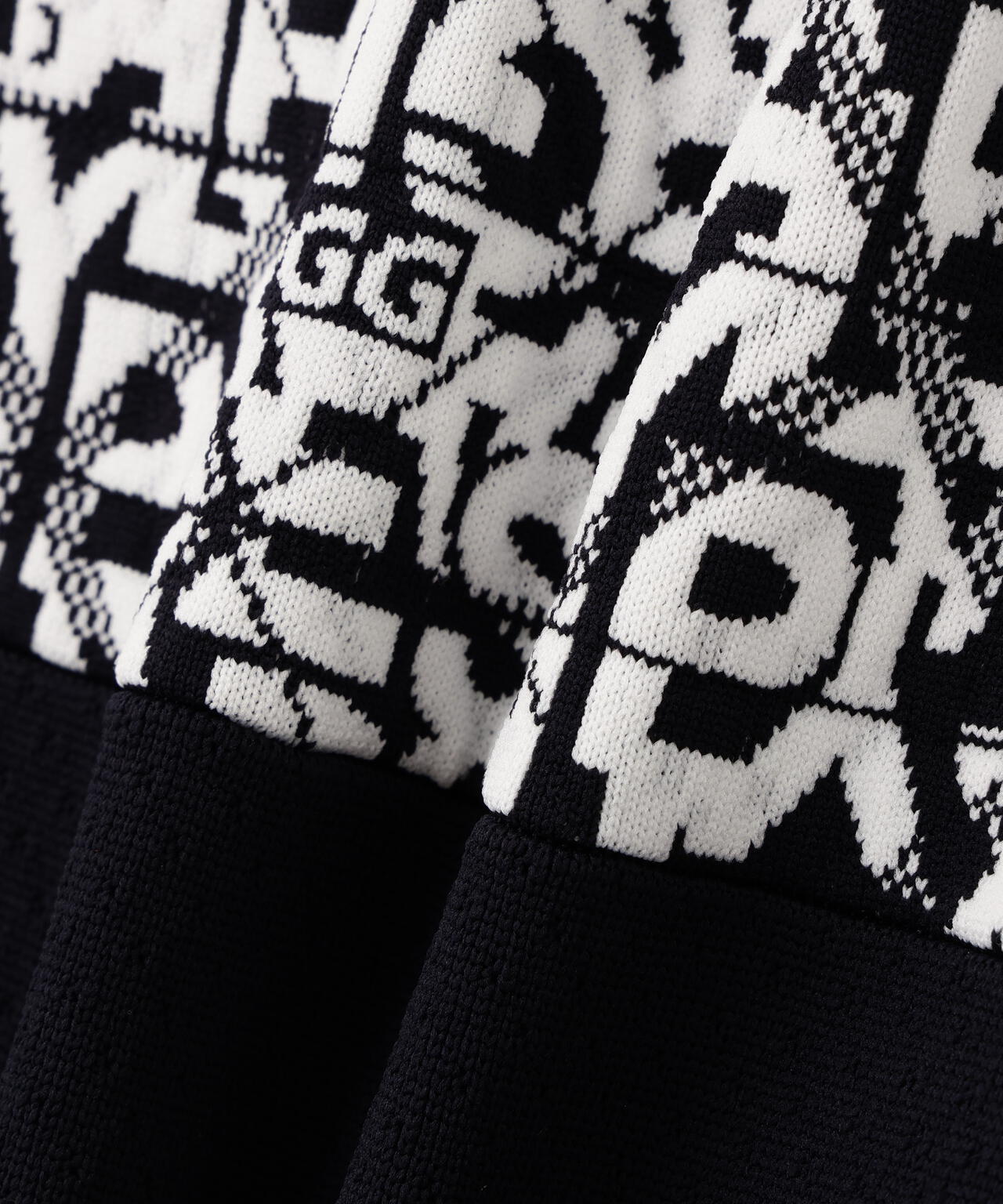 【PGG】【直営店舗&公式オンライン限定】ジャガードポリエステルヤーンmm フルジップニットフーディ <ロゴ総柄> (MENS)