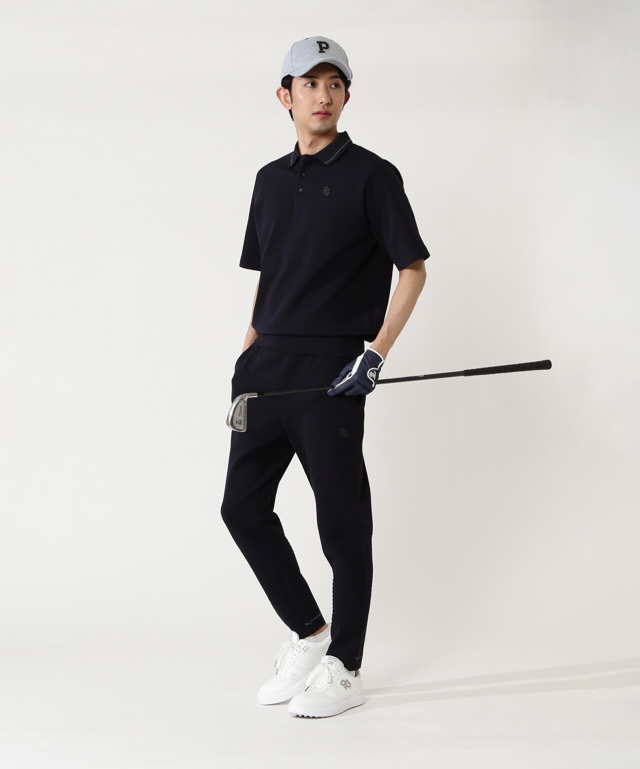 H:182cm/C:93/W:77/H:91 着用サイズ:5