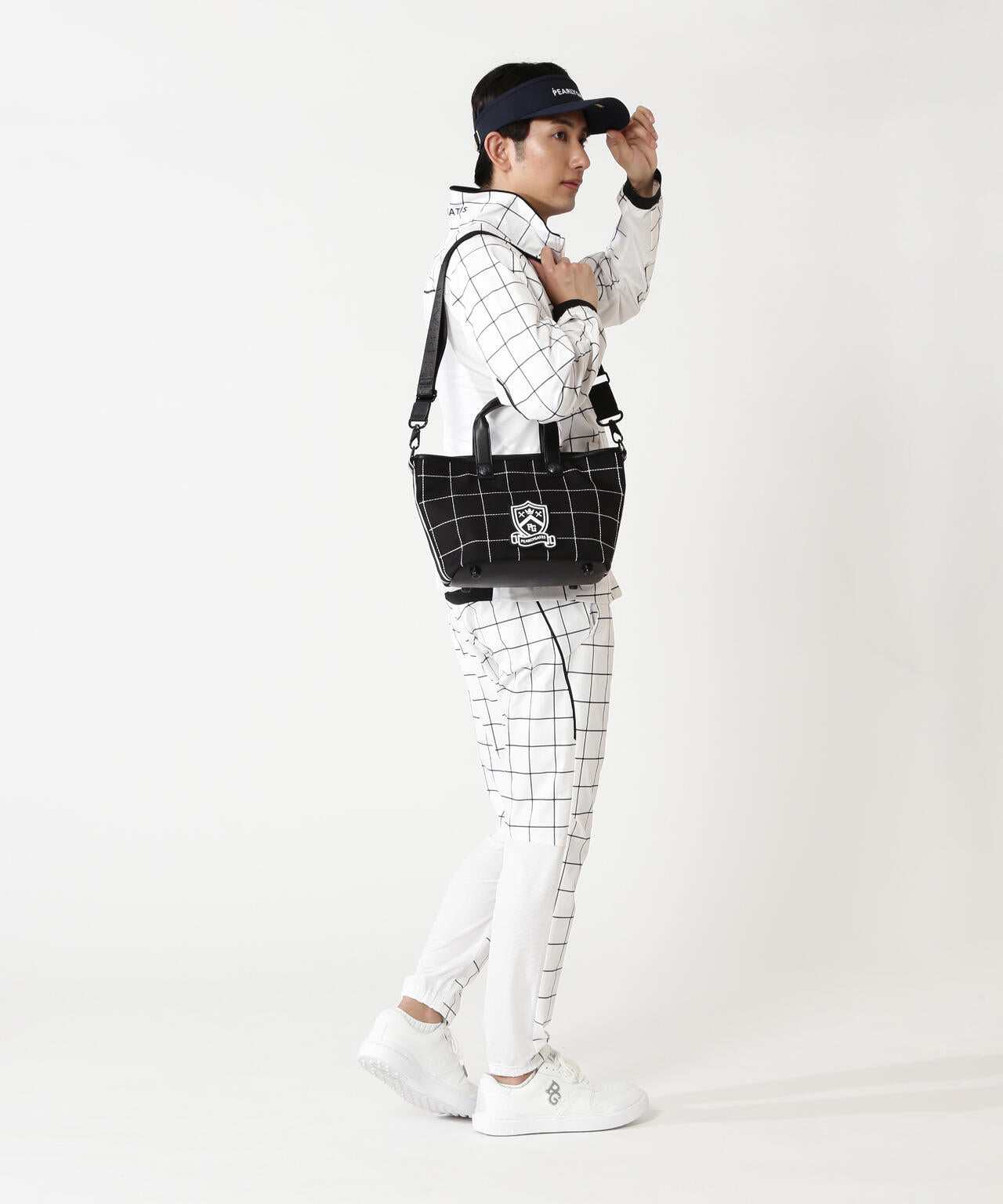 H:182cm/C:93/W:77/H:91