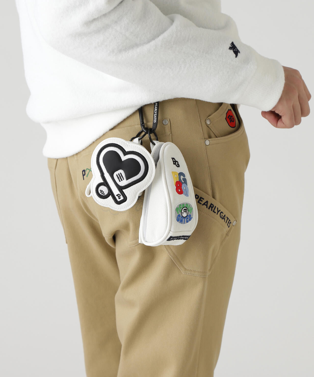 ロゴワッペンボールポーチ (UNISEX)