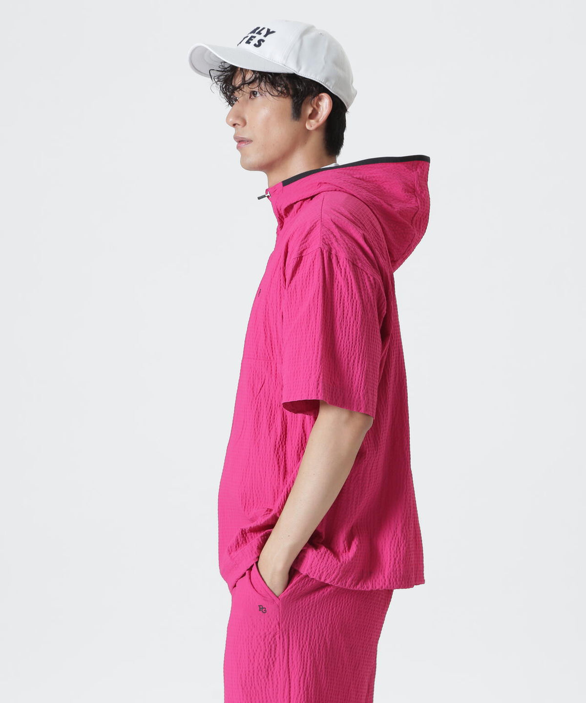 H:182cm/C:93/W:77/H:91 着用サイズ:5