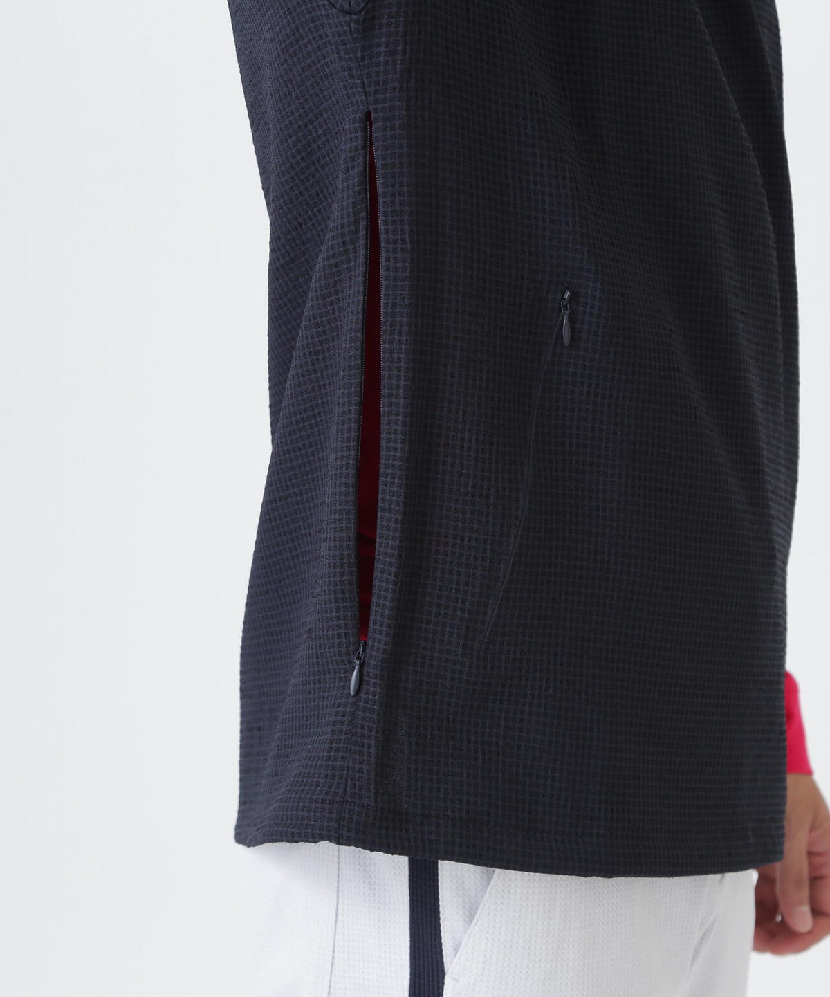 H:182cm/C:93/W:77/H:91 着用サイズ:5