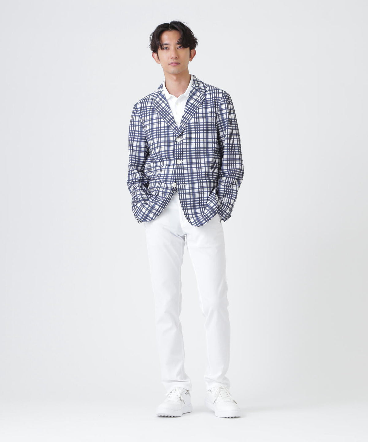 H:182cm/C:93/W:77/H:91 着用サイズ:5