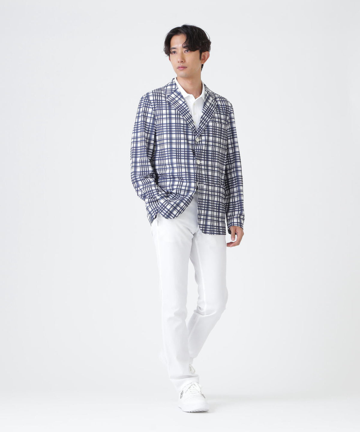 H:182cm/C:93/W:77/H:91 着用サイズ:5