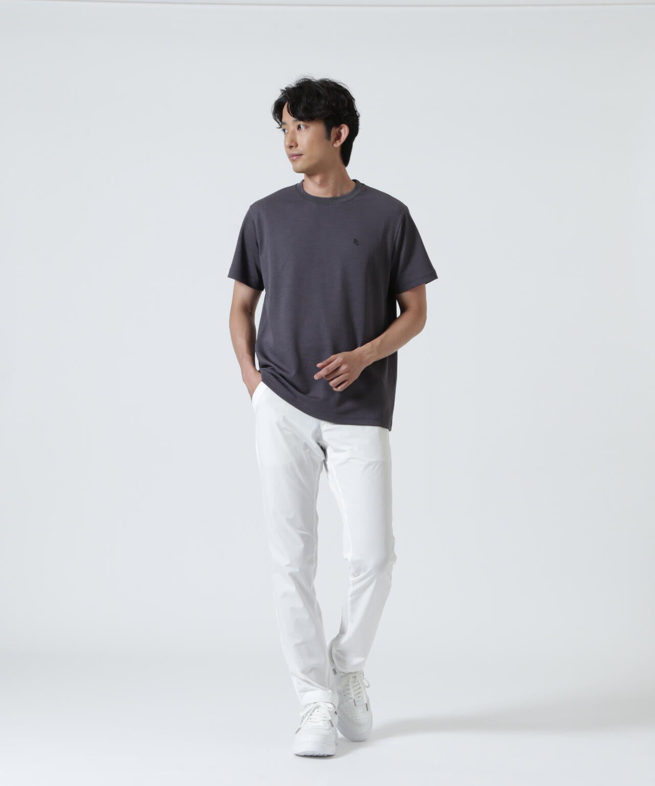 H:182cm/C:93/W:77/H:91 着用サイズ:5