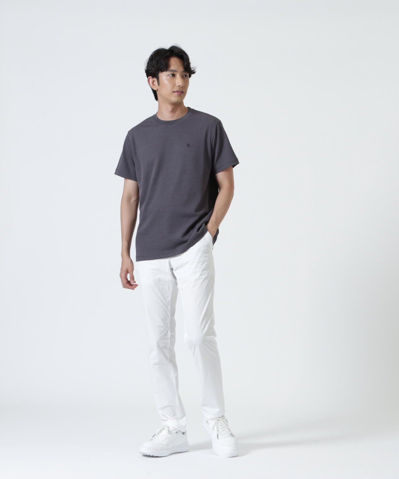 H:182cm/C:93/W:77/H:91 着用サイズ:5