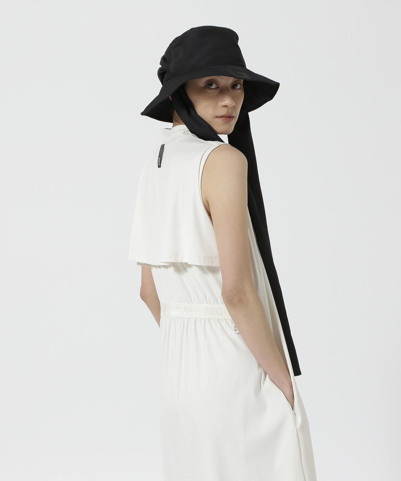 【PGG】【直営店舗&公式オンライン限定】Nyストライプ2WAYスリーブレスモックネックワンピース (LADIES)