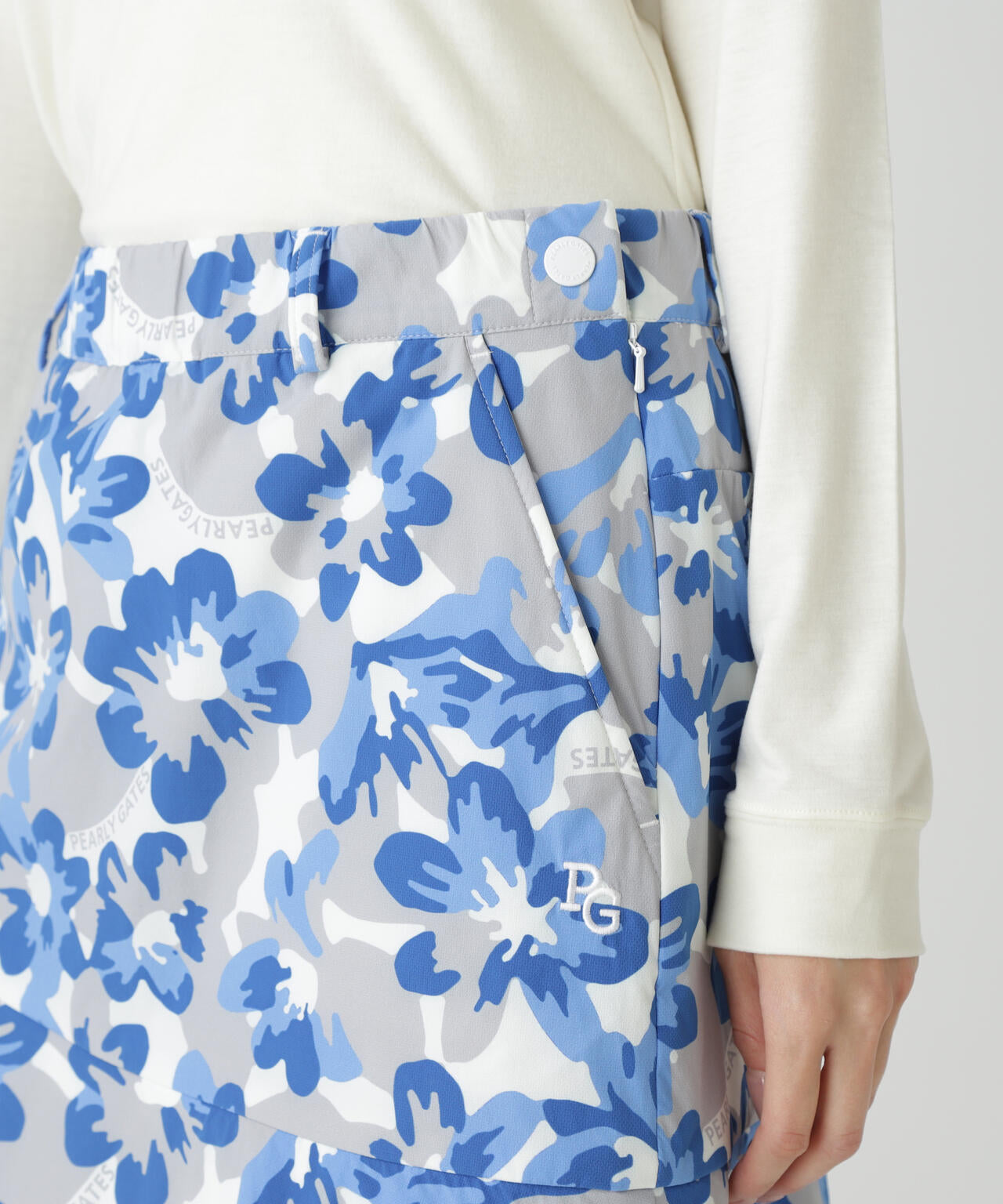 Peストレッチドビー中綿スカート <ラフ花ロゴ小柄>