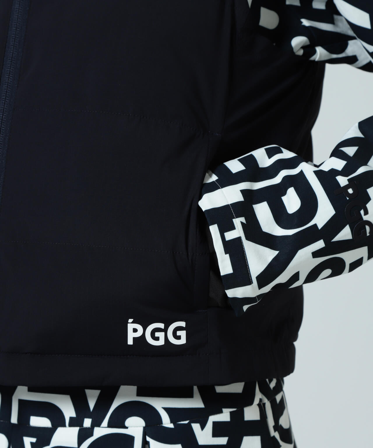 【PGG】【直営店舗&公式オンライン限定】Nyストレッチリップストップフルジップ中綿ベスト (LADIES)