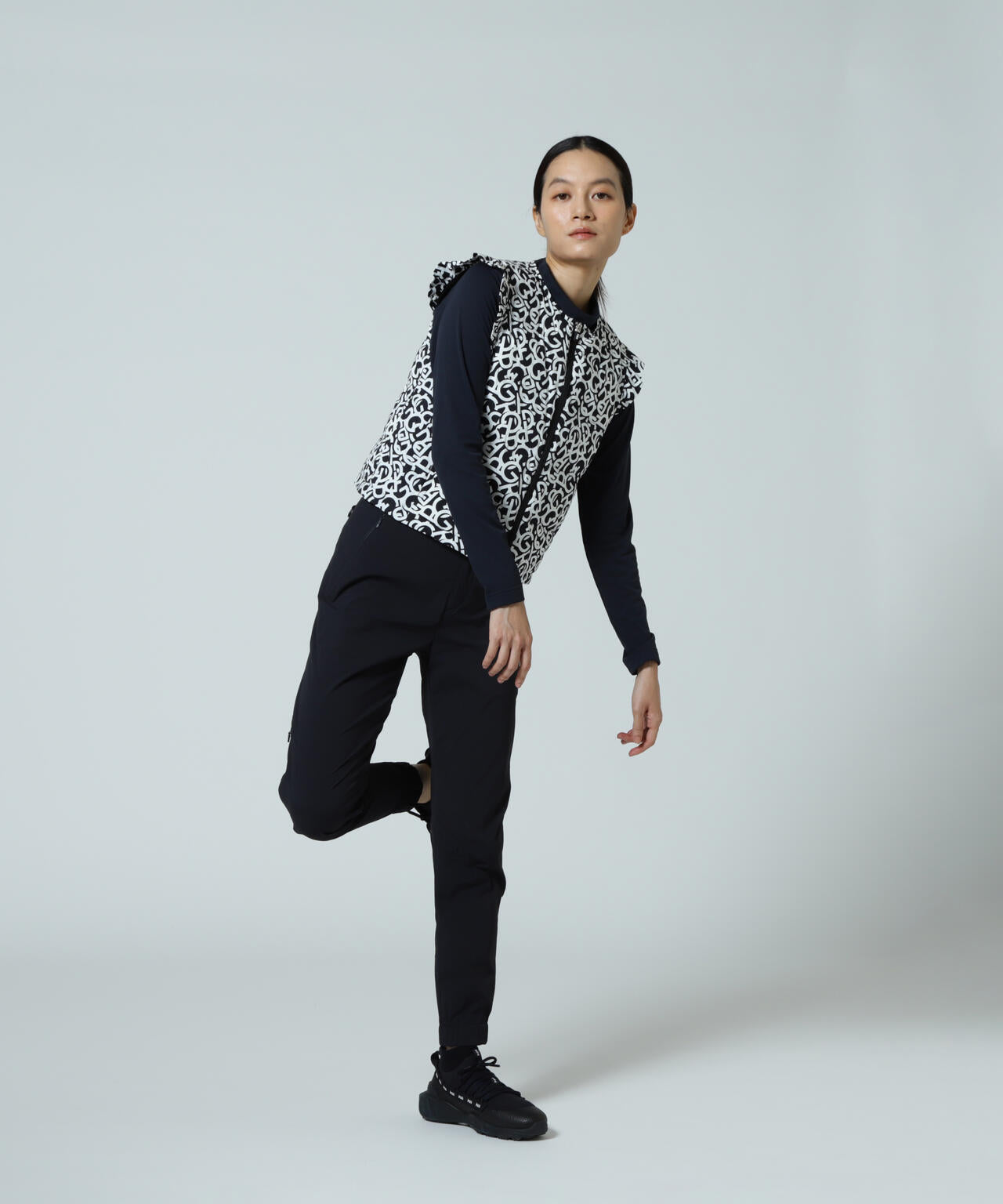 【PGG】【直営店舗&公式オンライン限定】Nyストレッチリップストップフルジップ中綿ベスト <ロゴ総柄> (LADIES)