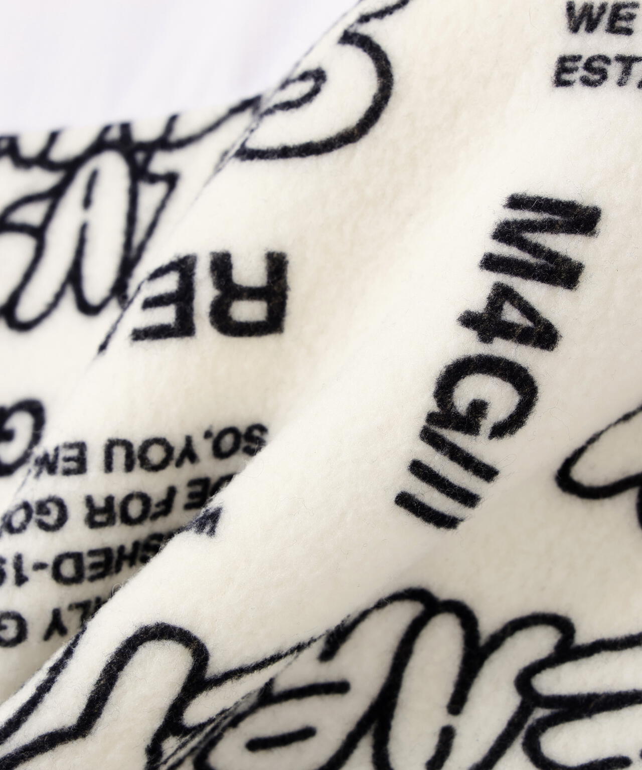 合繊×フリース片面起毛中綿フルジップアップベスト <ストリート花柄>