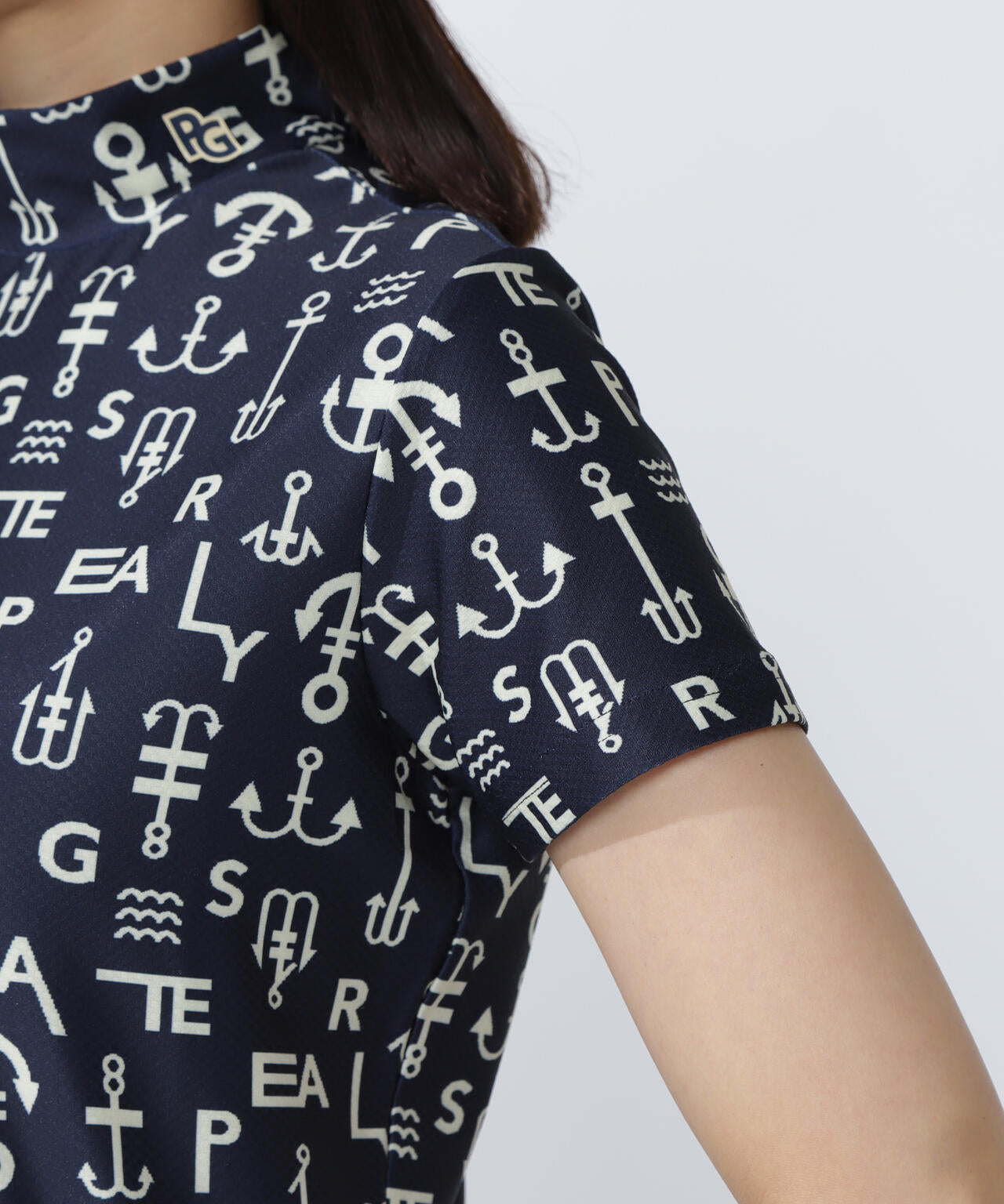 アンカーロゴ柄プリント半袖モックネックカットソー