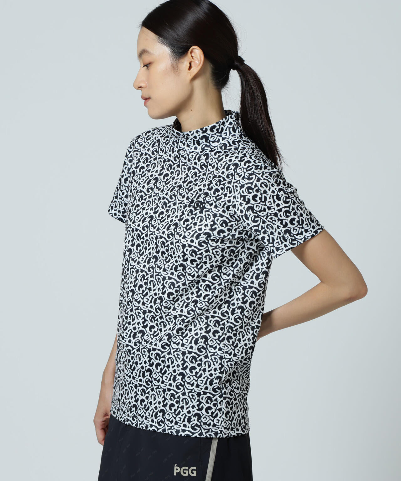 【PGG】【直営店舗&公式オンライン限定】エプシロンダブルメッシュ半袖ハイネックカットソー<ロゴ総柄> (LADIES)