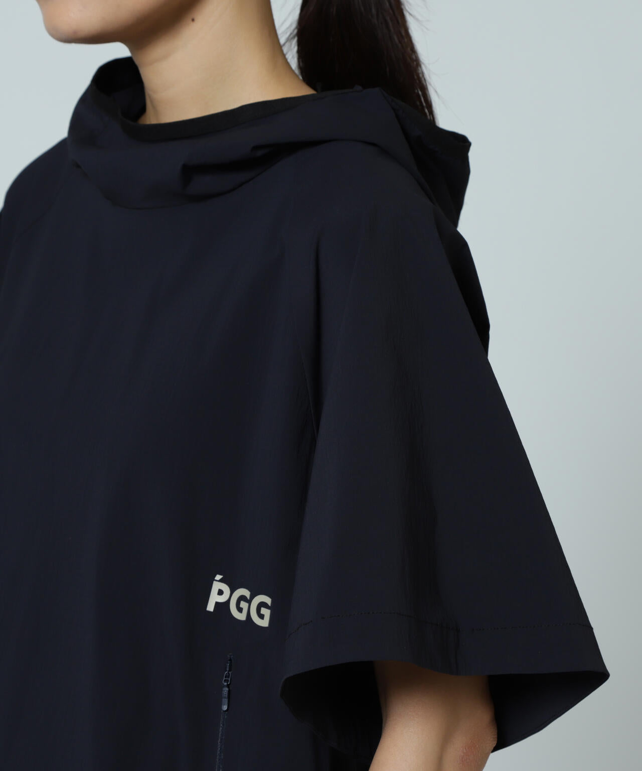 【PGG】【直営店舗&公式オンライン限定】Nyストレッチリップストップ半袖フーディプルオーバー (LADIES)
