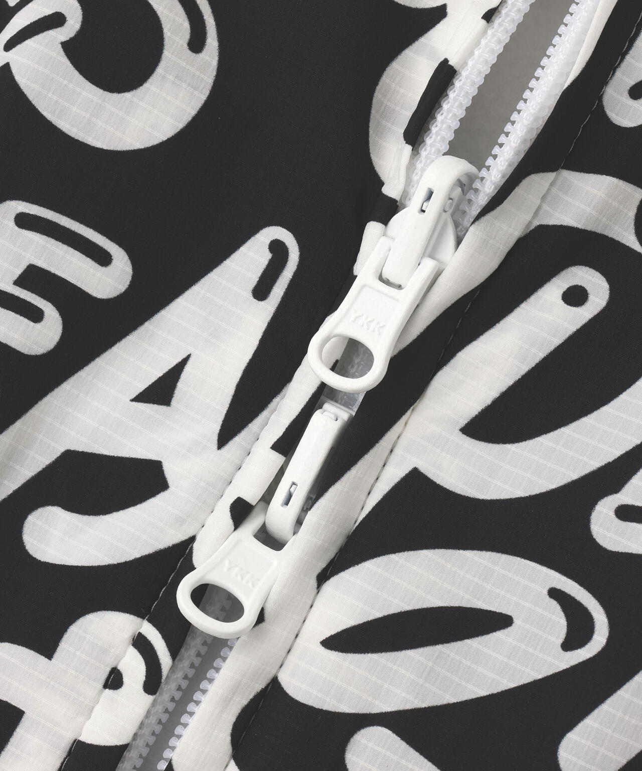 Nyストレッチリップストップ×超KARUISHI中綿リバーシブルスタンドブルゾン <ぷにぷにロゴ柄>