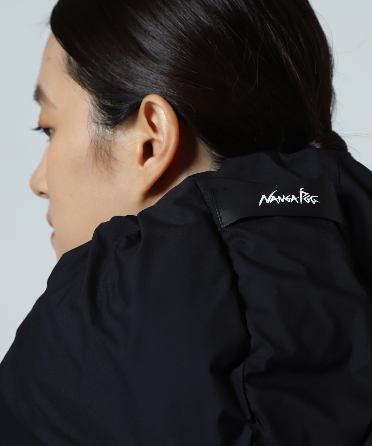 【PGG】【直営店舗&公式オンライン限定】NANGA×PGG Nyメカニカルストレッチダウンフーディブルゾン (LADIES)