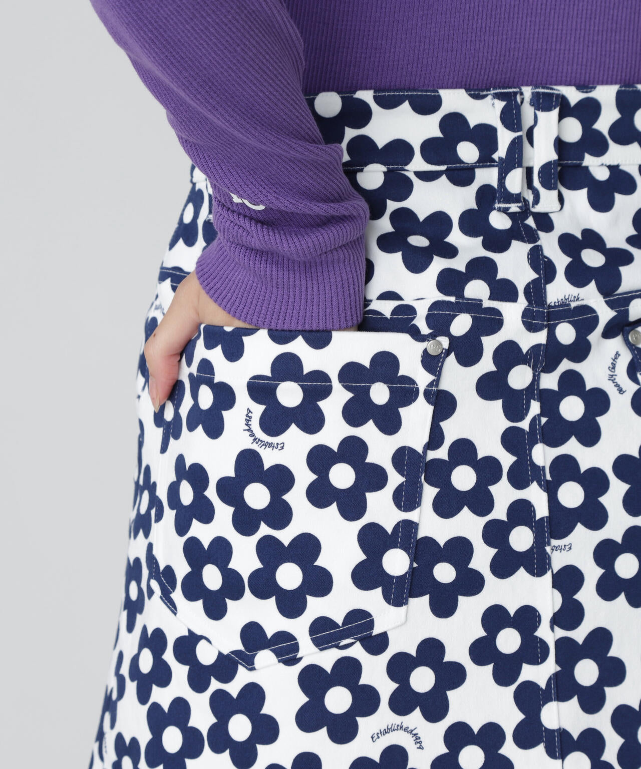 ストレッチサテン表スエードピーチスカート <フラット花柄>