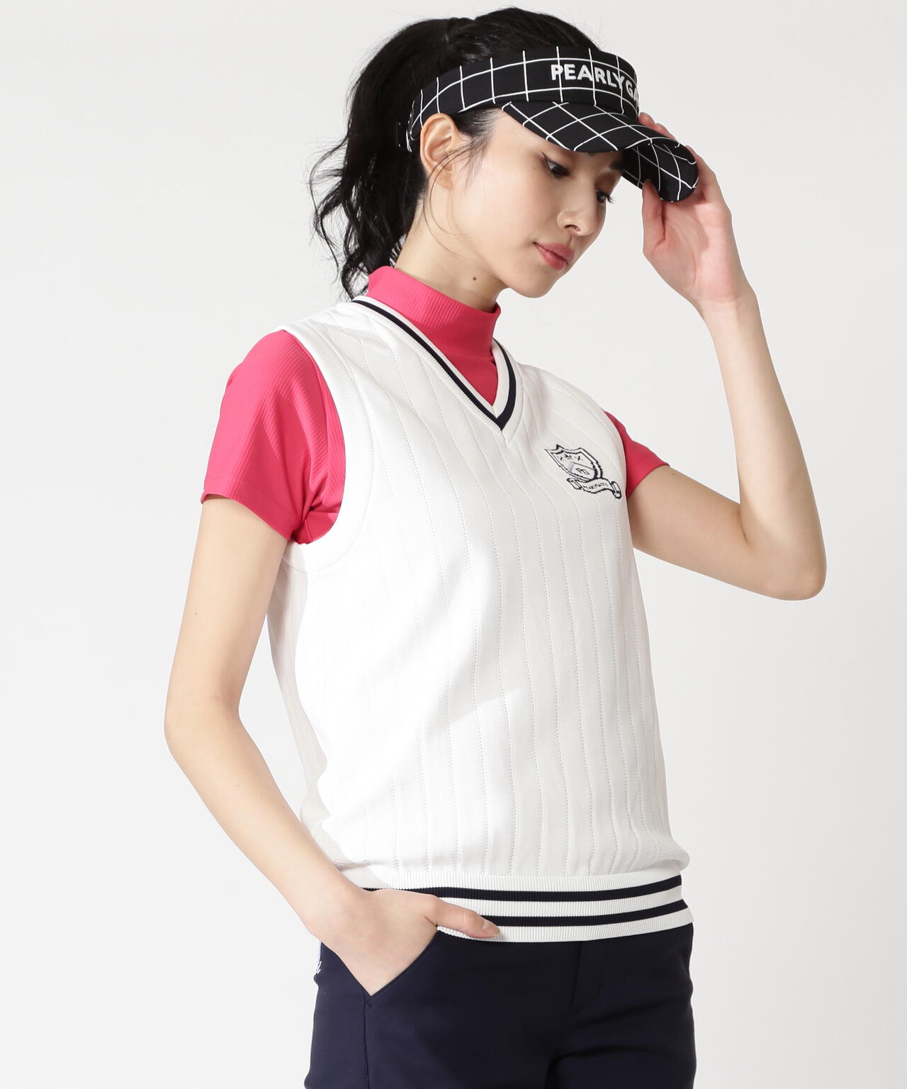 エンブレムVネックニットベストプルオーバー