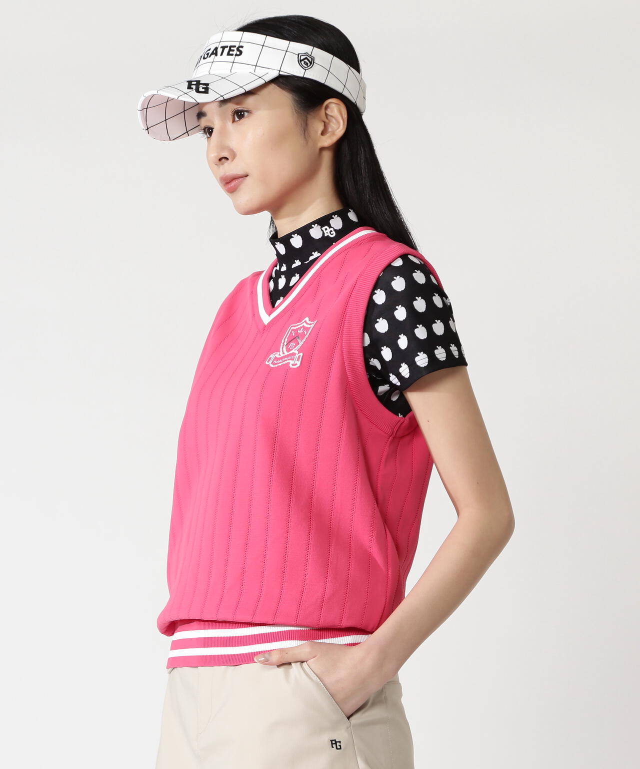 エンブレムVネックニットベストプルオーバー