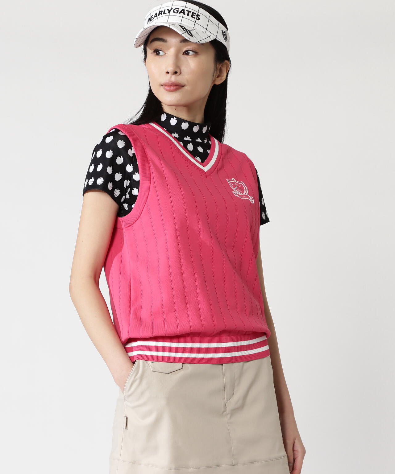 エンブレムVネックニットベストプルオーバー