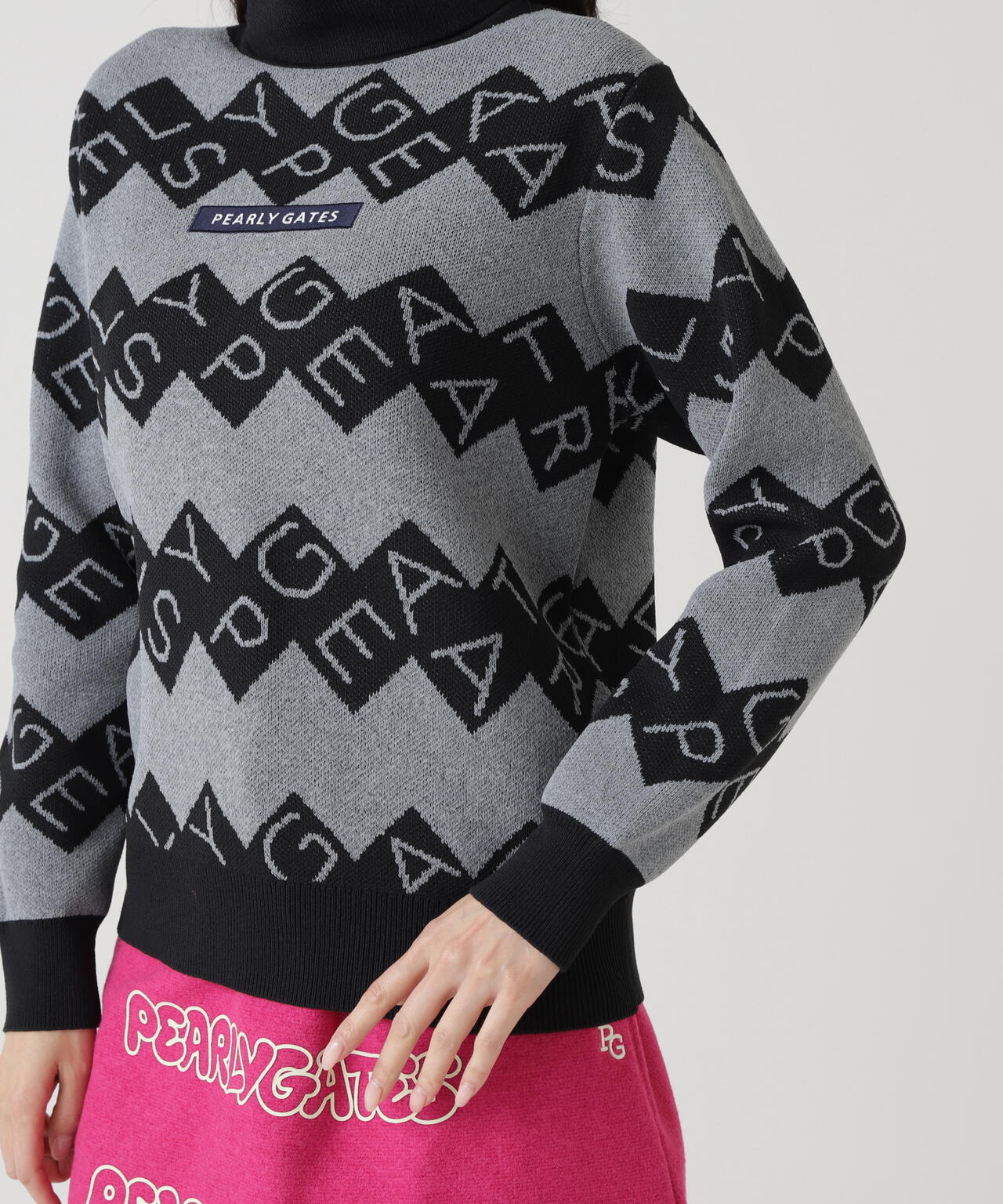 ダブルJQロゴギザボーダー柄タートルネックニットプルオーバー