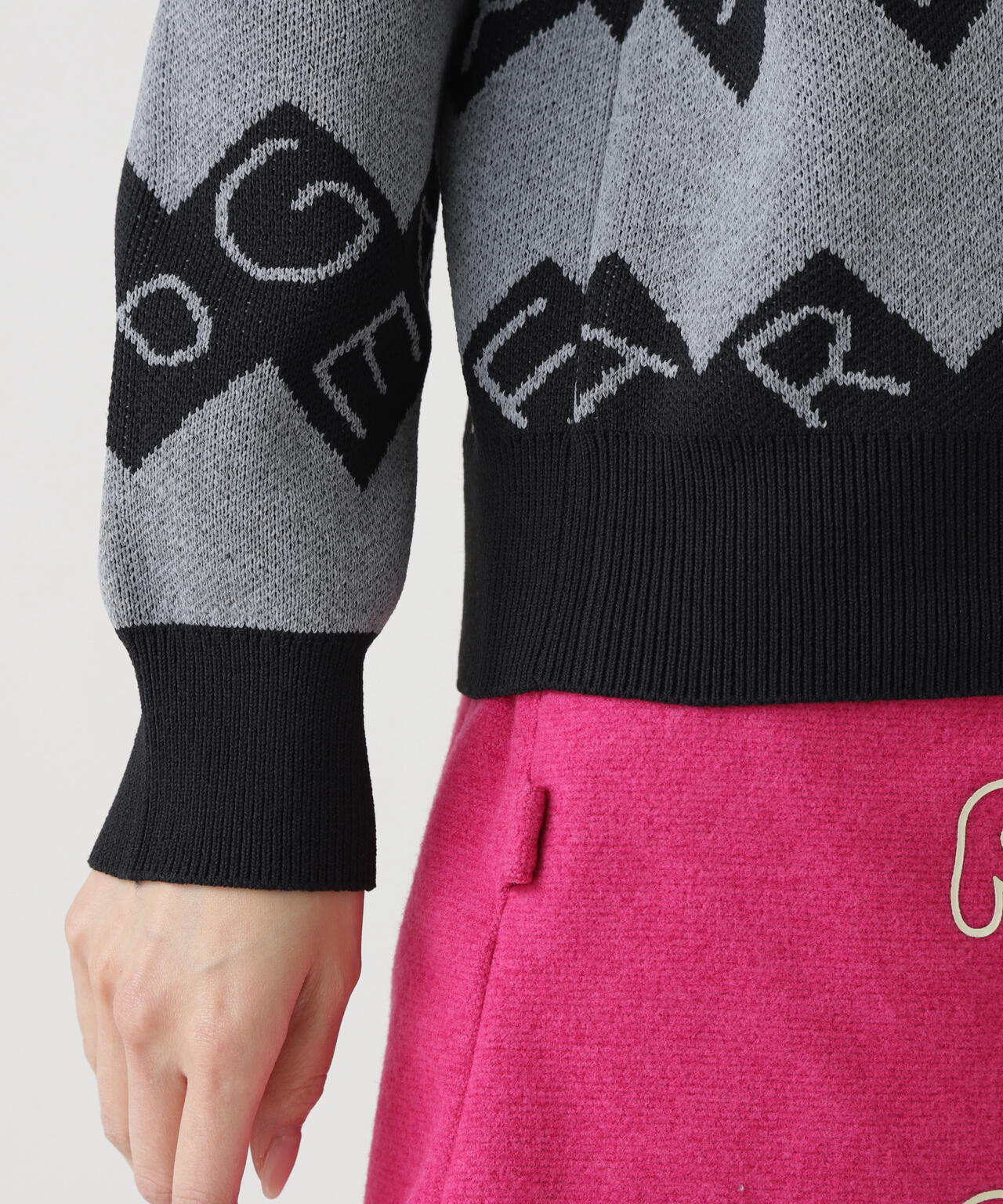 ダブルJQロゴギザボーダー柄タートルネックニットプルオーバー