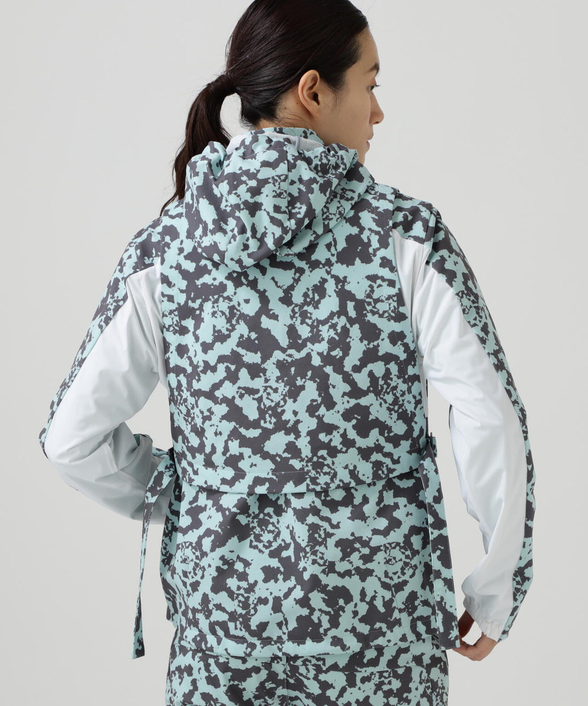 165cm/B:77cm/W:57cm/H:79cm 着用サイズ:1