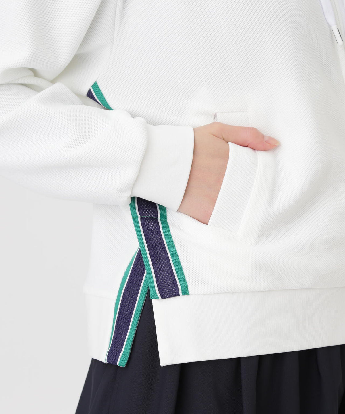 T:171cm/B:77/W:59・H:87 着用サイズ:1