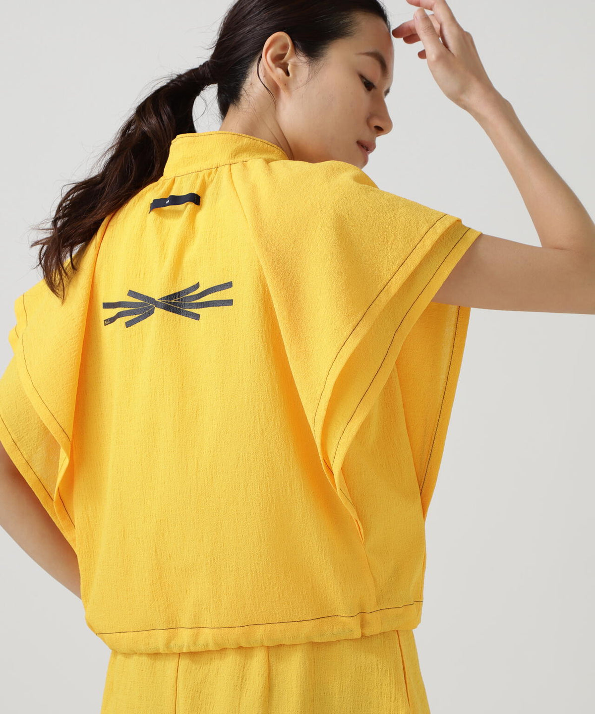 【PGG】【直営店舗&公式オンライン限定】シエスタタフタフリル袖ハーフジップカットソー (LADIES)