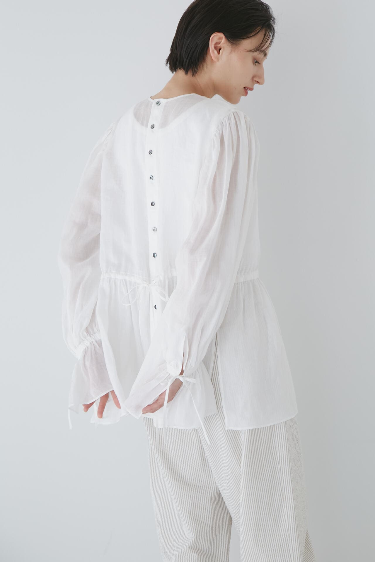 菊池亜希子×LEE×hwコラボボリュームブラウス(オフィシャルサイト限定”丈長めあり”)