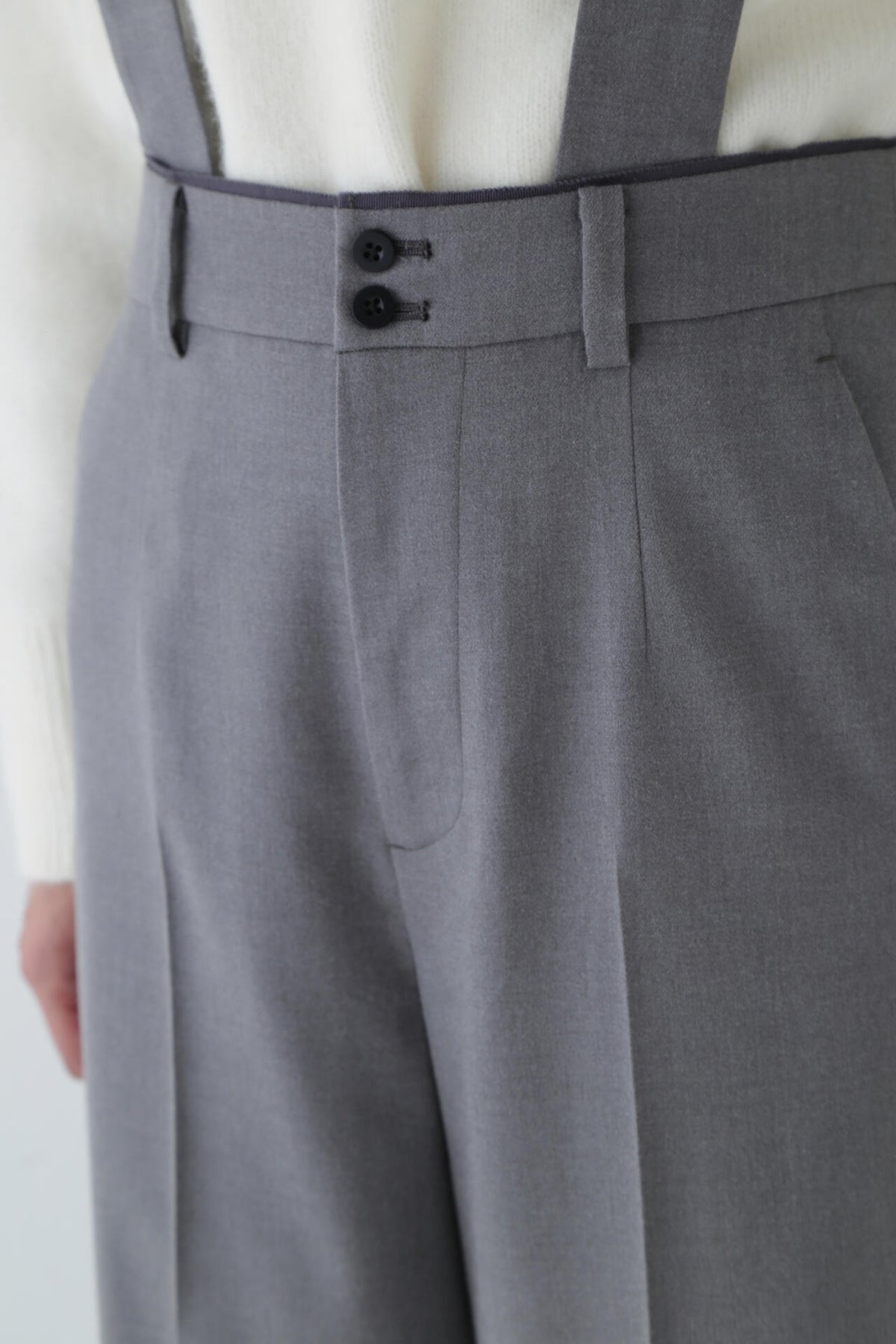 ストレッチツイル吊り付きパンツ