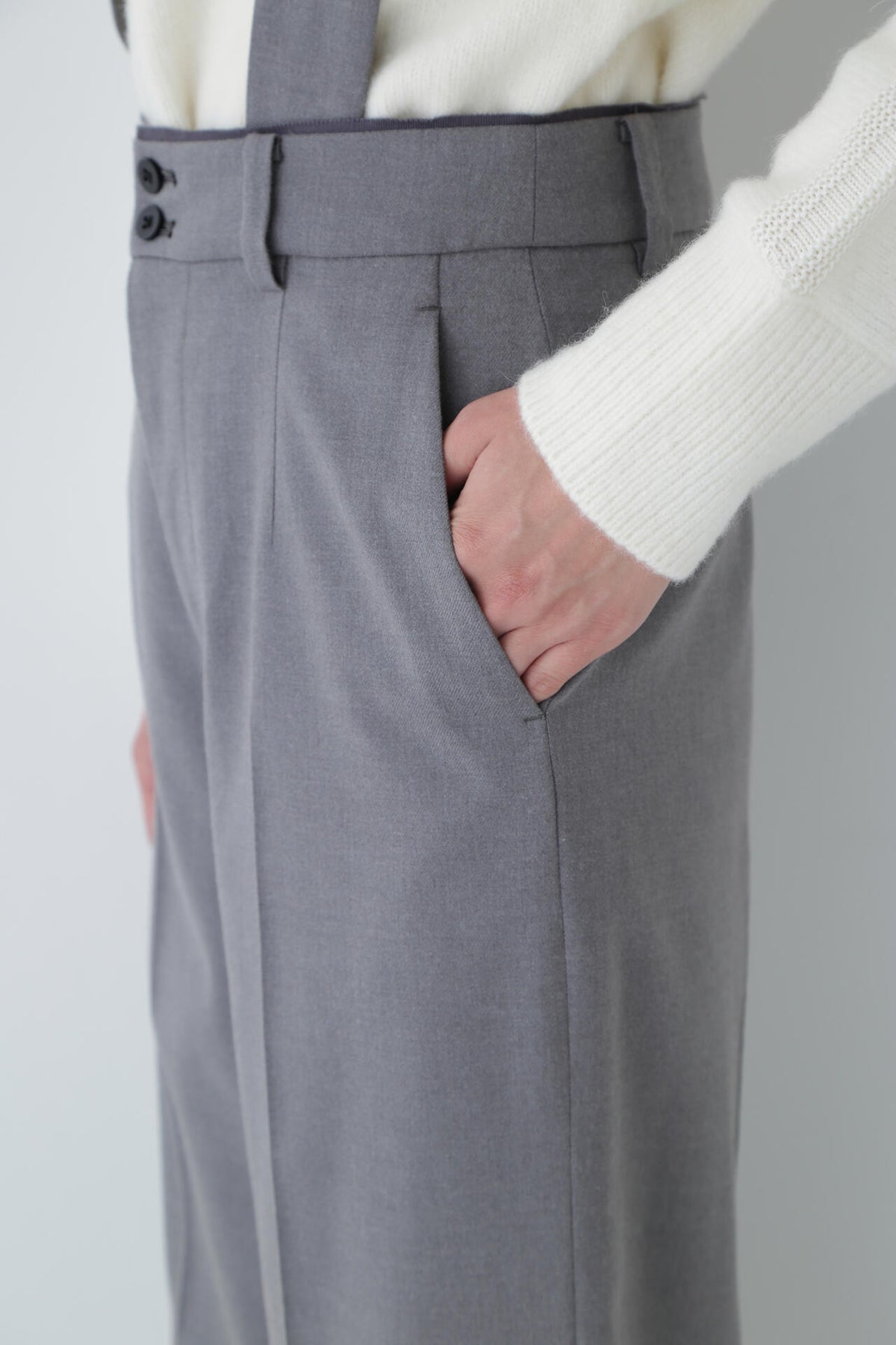 ストレッチツイル吊り付きパンツ