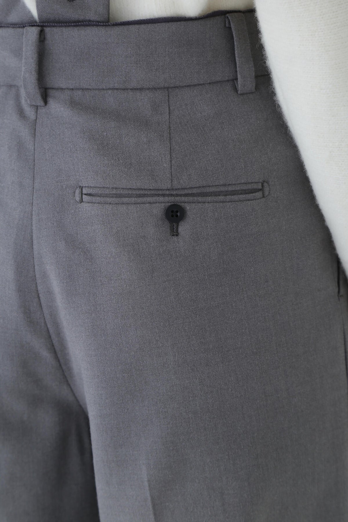 ストレッチツイル吊り付きパンツ
