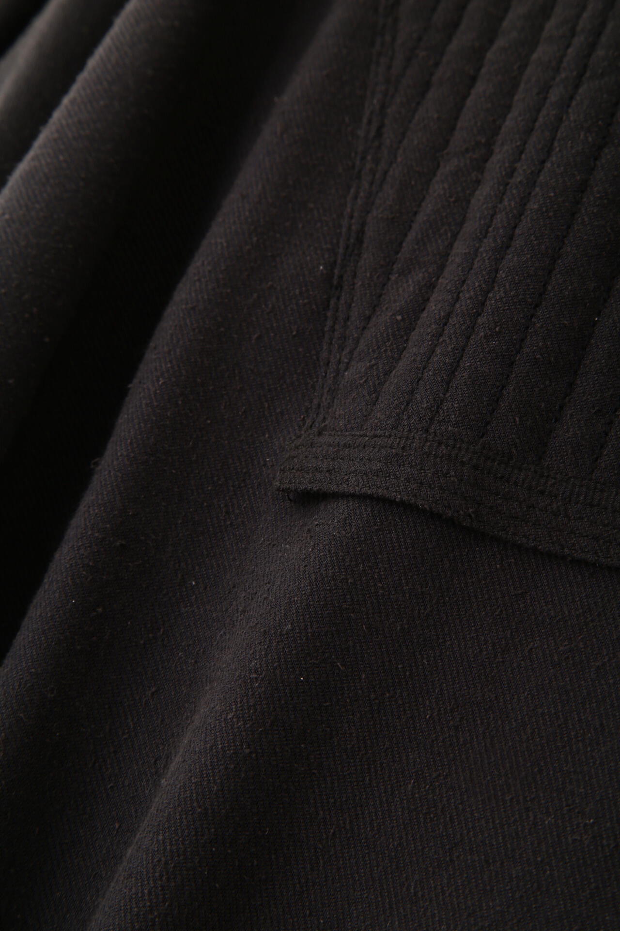 シルクネップキルティング刺しゅうブラウス