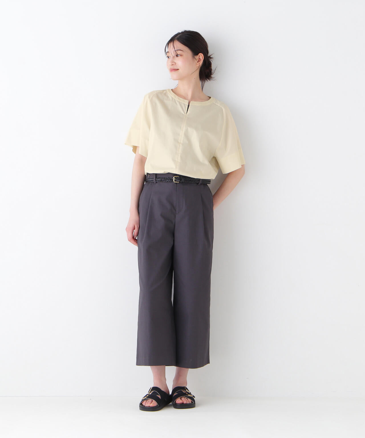 ボックスシルエットキーネックブラウス