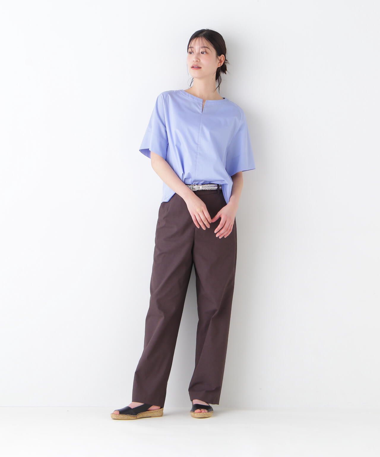 ボックスシルエットキーネックブラウス