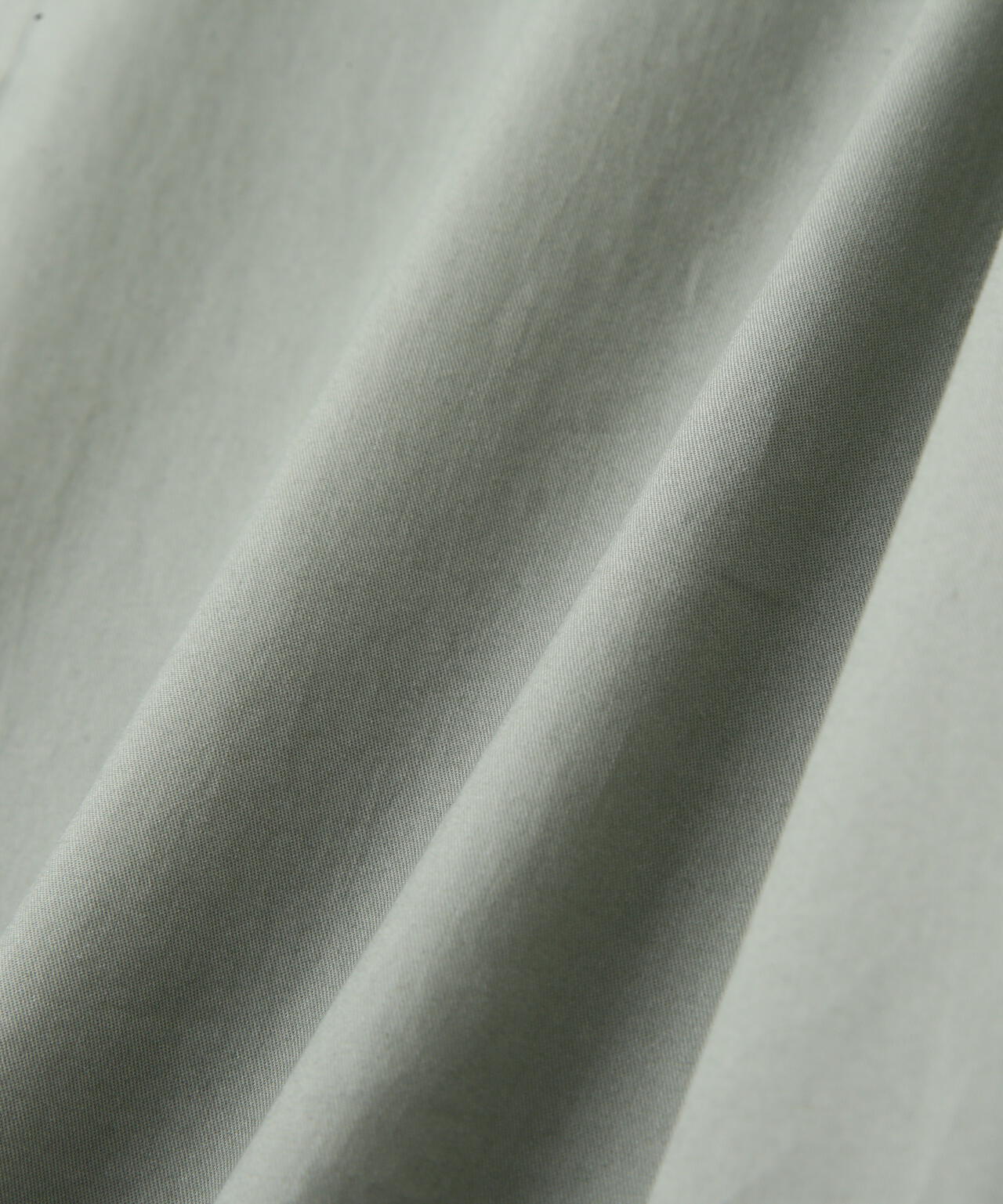 ボックスシルエットキーネックブラウス