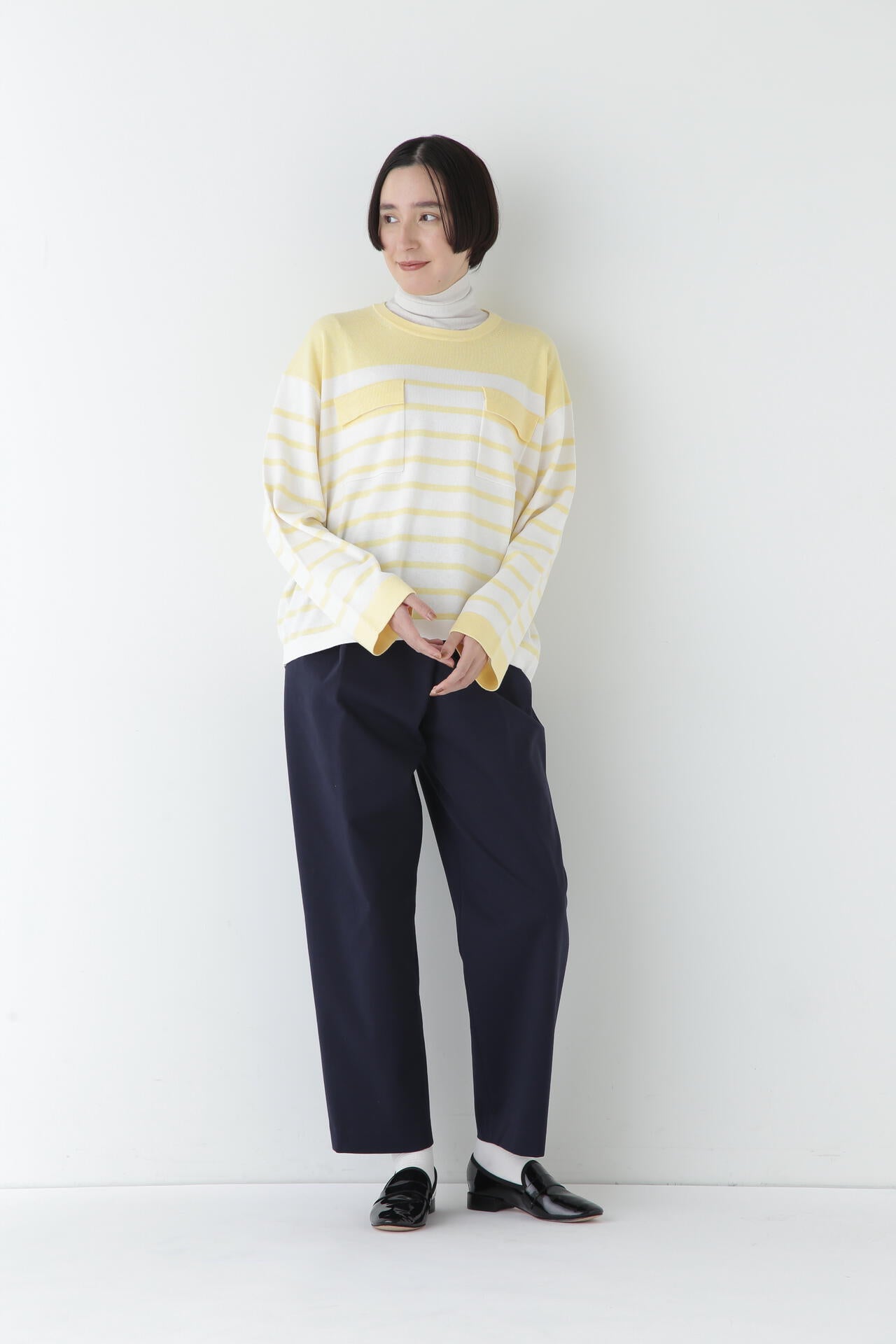 ストレッチポンチタックテーパードパンツ