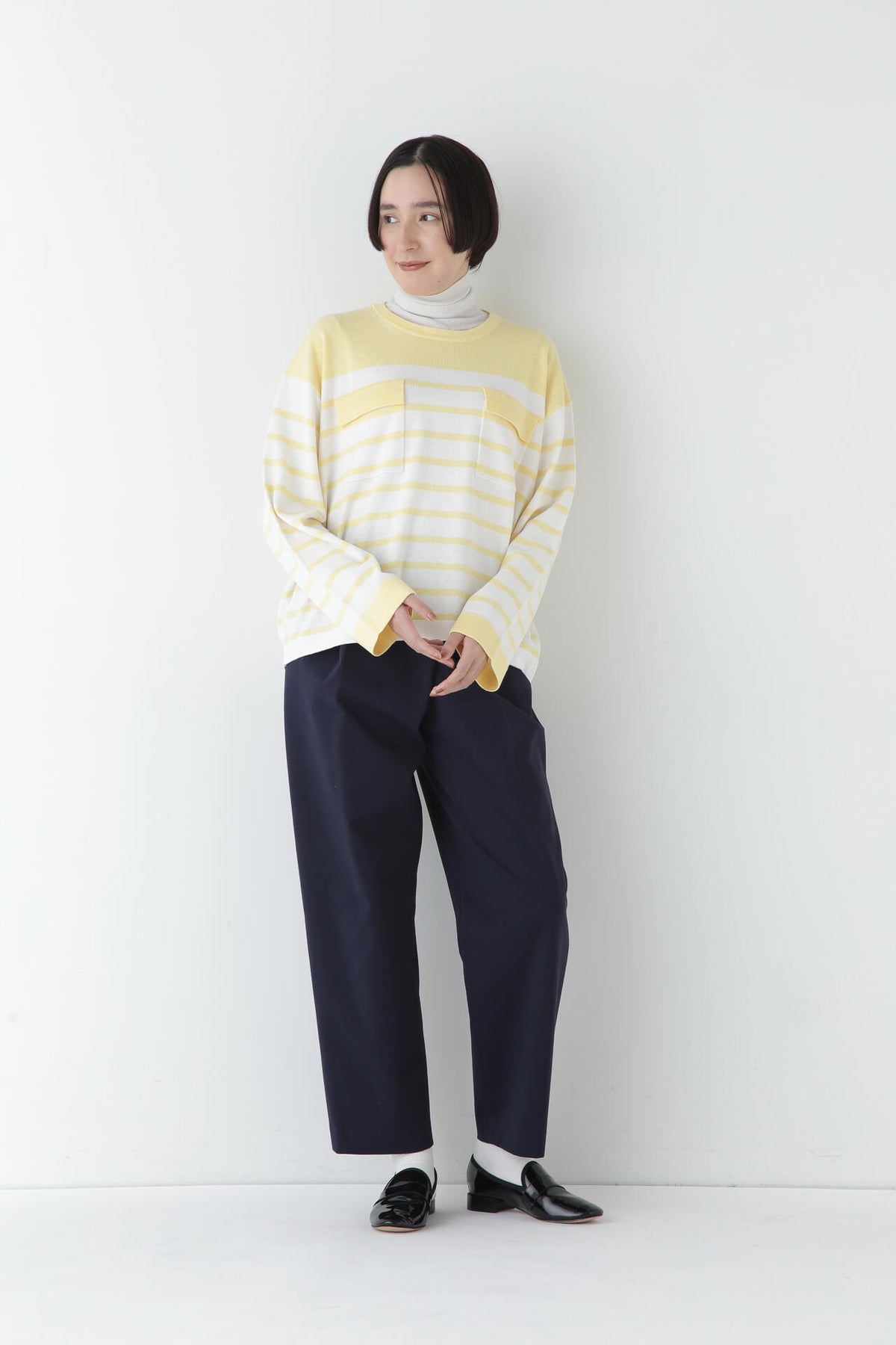 ストレッチポンチタックテーパードパンツ
