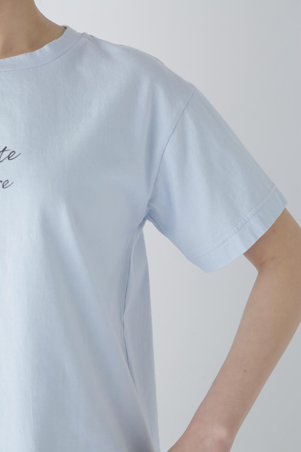 ロゴTシャツ