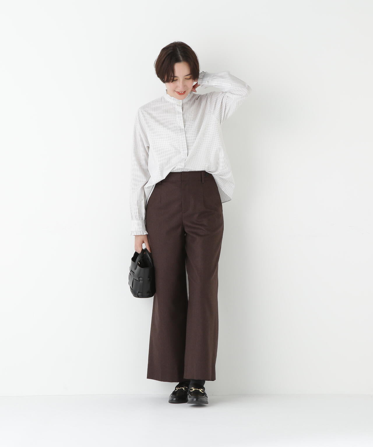 スタンドフリルブラウス