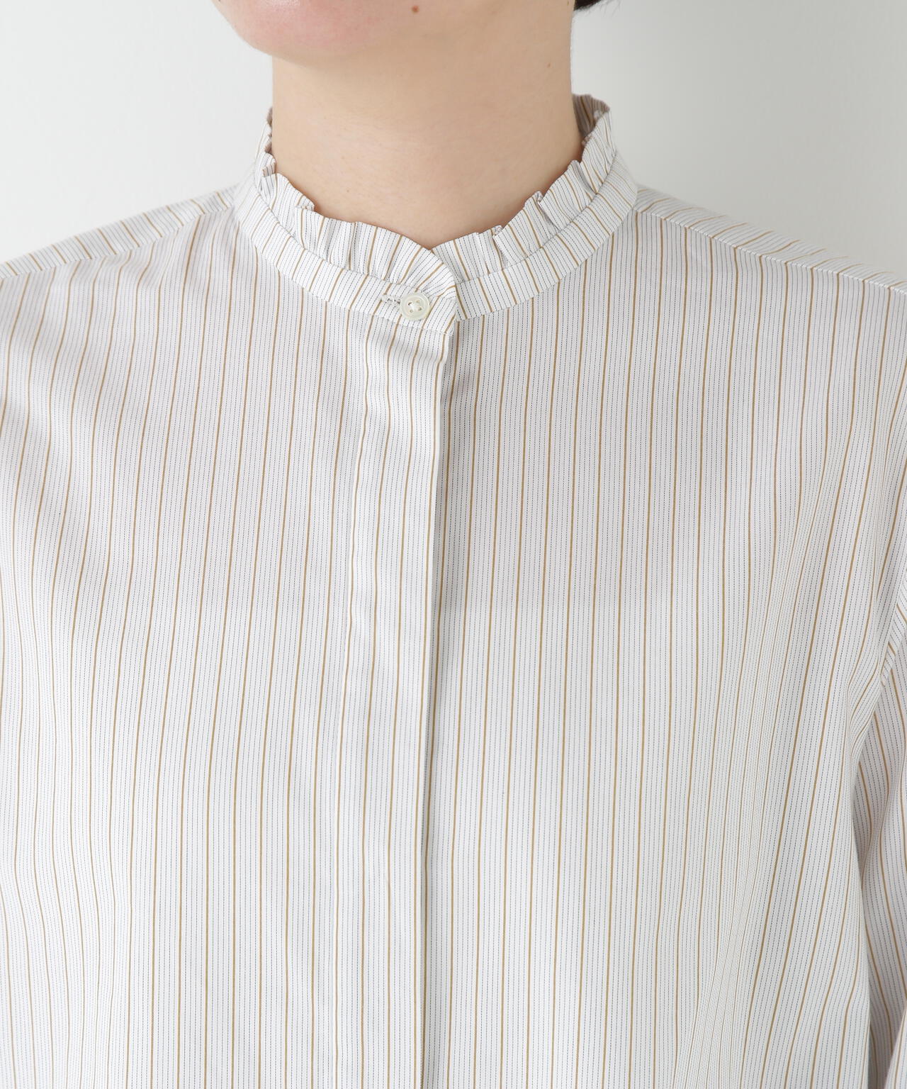 スタンドフリルブラウス