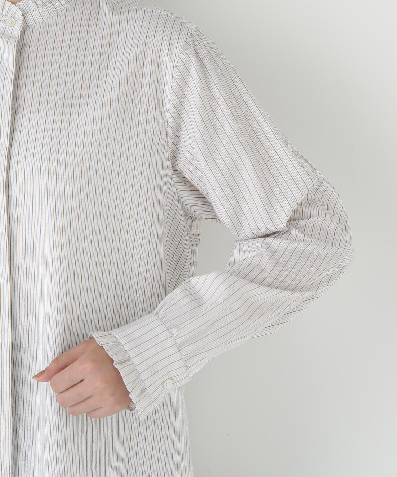 スタンドフリルブラウス